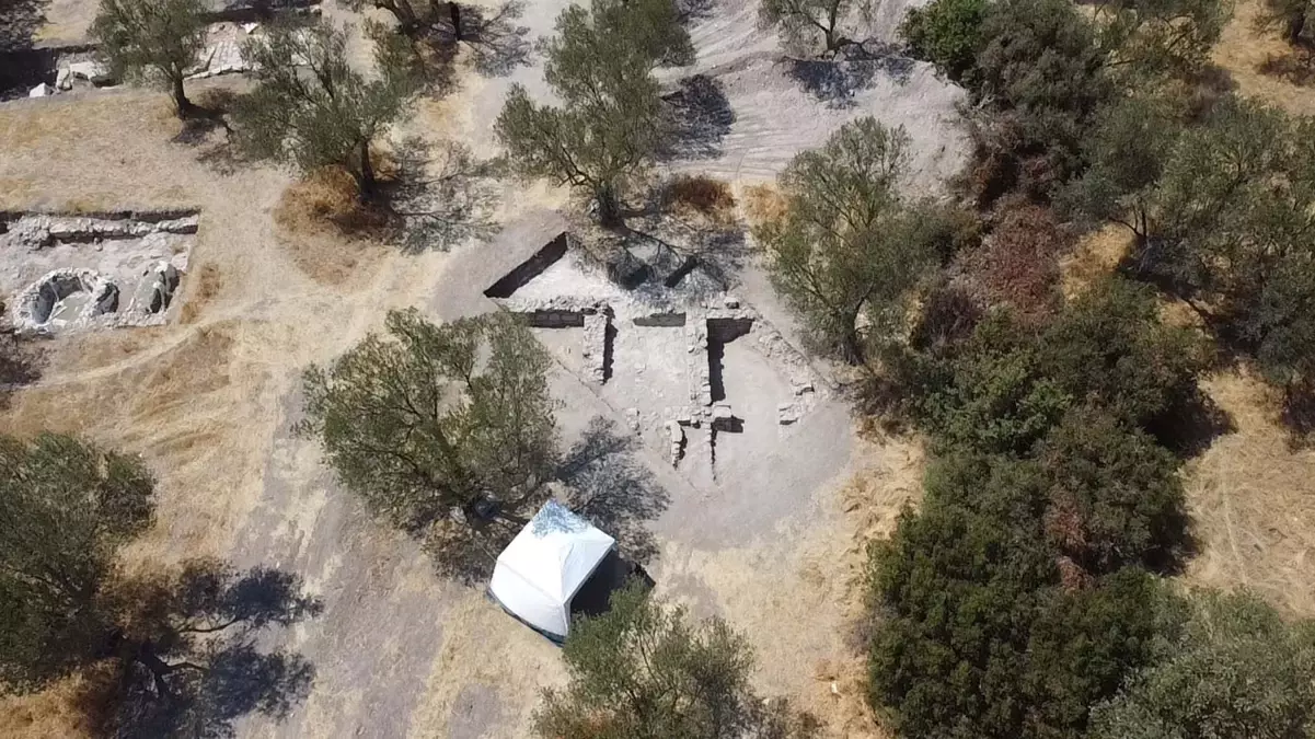 Çanakkale’de 1700 Yıllık Vazo ve Çanak Kalıntıları Bulundu