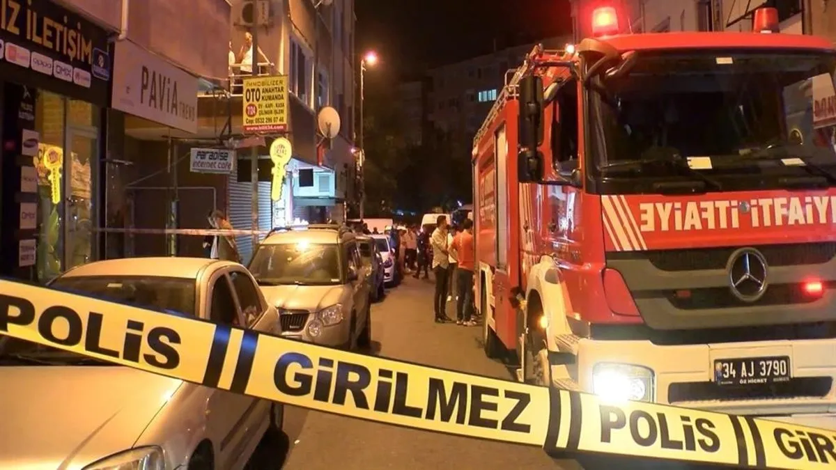 Küçükçekmece’de internet kafeye ses bombası attılar