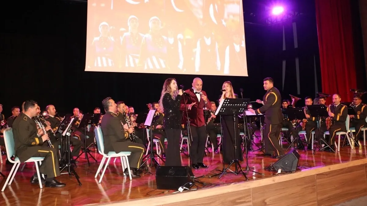Erzincan’da TSK Armoni Mızıkası Konseri coşkusu