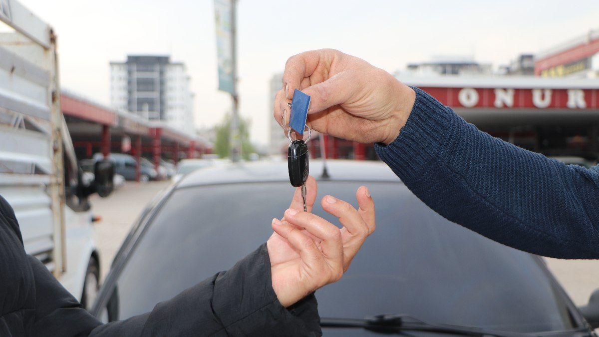 Suriyeliler, oto galeri ve emlakçıları hareketlendirdi