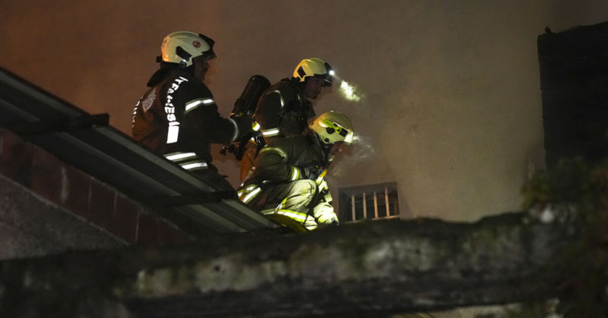 Fatih’te ahşap binada yangın çıktı