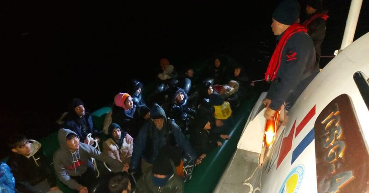 İzmir açıklarında 40 düzensiz göçmen kurtarıldı