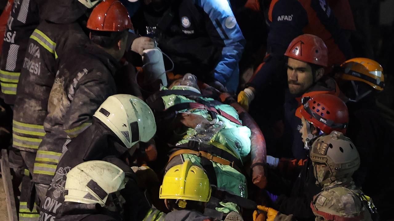 Konya’da çöken binanın enkazından 3 kişi sağ olarak çıkarıldı