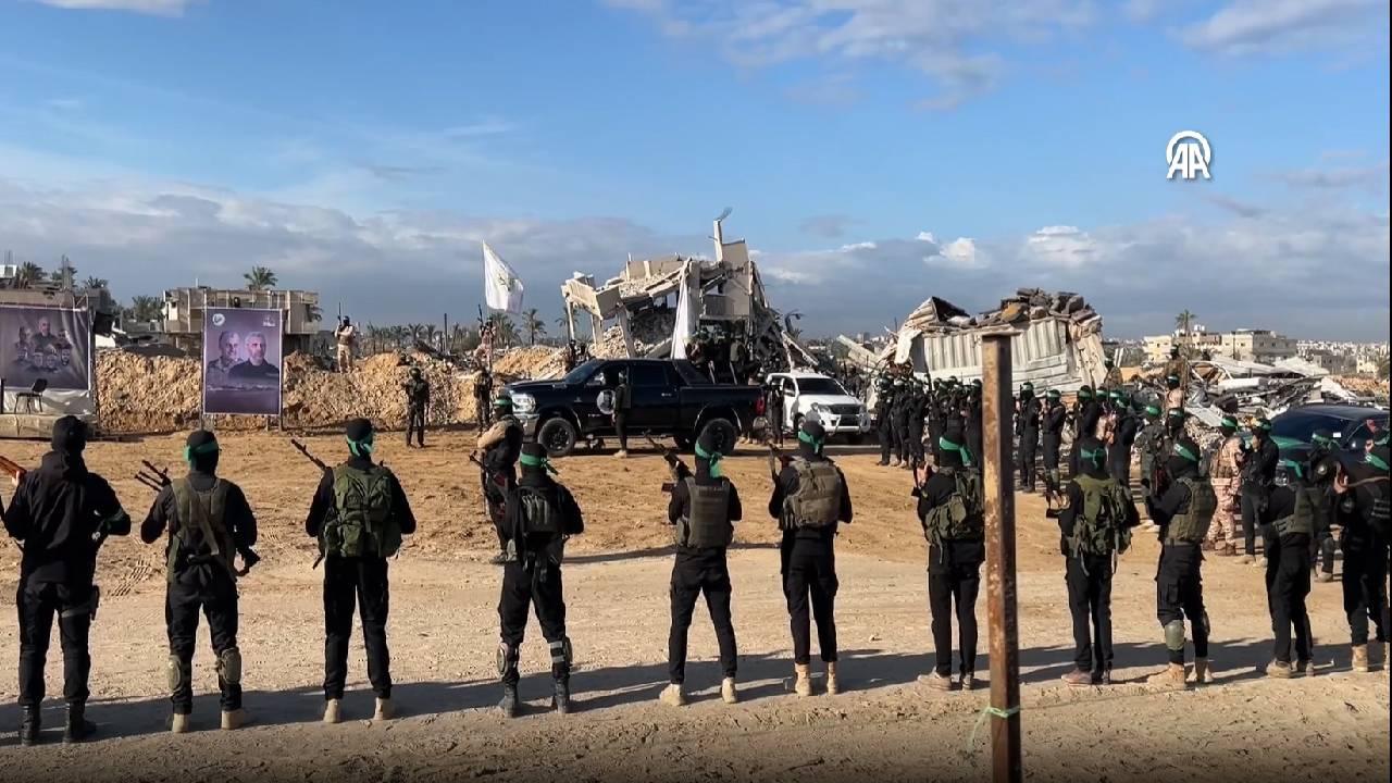 Hamas 4’üncüsü gerçekleştirilen esir takasında gövde gösterisi yaptı