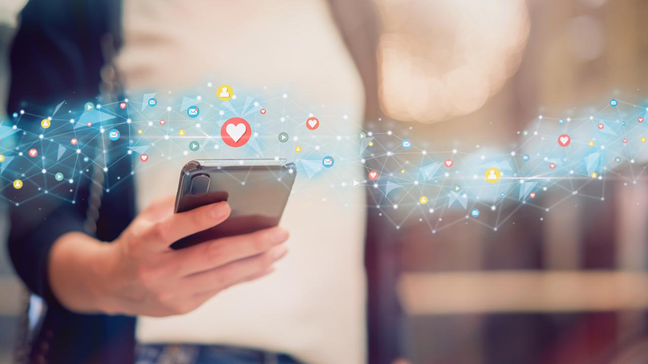 Algoritmaların görünmez eli: Sosyal medya bizi nasıl kutuplaştırıyor?