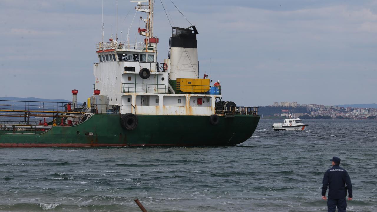Çanakkale Boğazı’nda tanker karaya oturdu