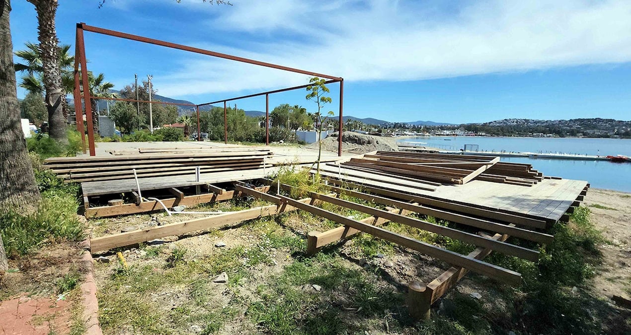 Halk plajındaki ruhsatsız ve kaçak ‘beach club’a yıkım ve para cezası